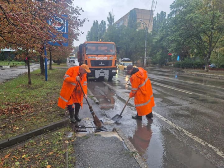 Одесу знову підтоплює через зливу, рух ускладнено