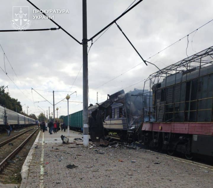 Russian strike on Shostka railway station: a railway worker and three children among the injured, two trains hit