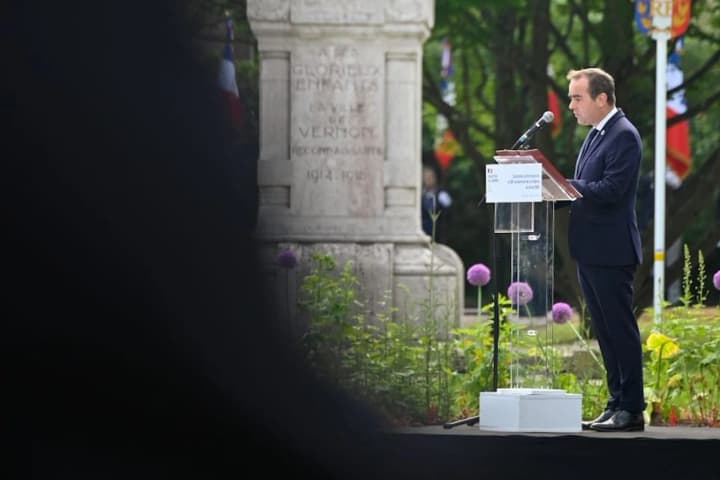 Новий прем'єр Франції подав у відставку після менше ніж місяць на посаді - ЗМІ