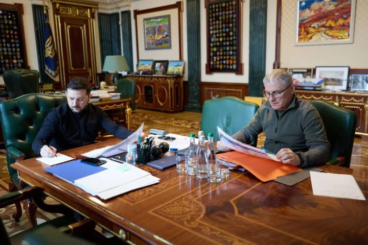 Зеленский заслушал доклад руководителя Службы внешней разведки по противодействию “теневому флоту” рф