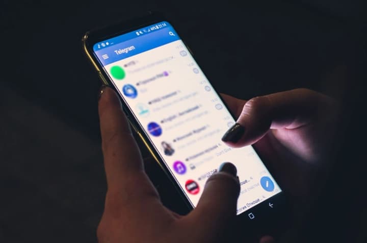 Блогеров в России и на ВОТ заставляют ставить госбота