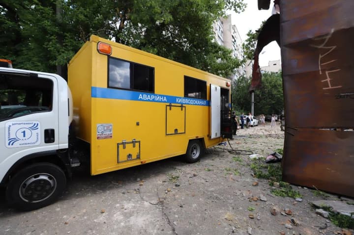 Accident occurred on the water pipeline in Kyiv: traffic is blocked and water is shut off