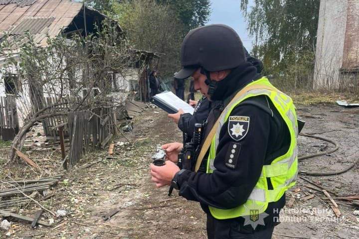 росіяни дроном атакували родину на Сумщині: у тяжкому стані 4-річна дитина