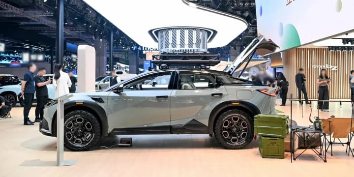 Toyota собирается выпустить "первые в мире" полностью твердотельные аккумуляторы для электромобилей