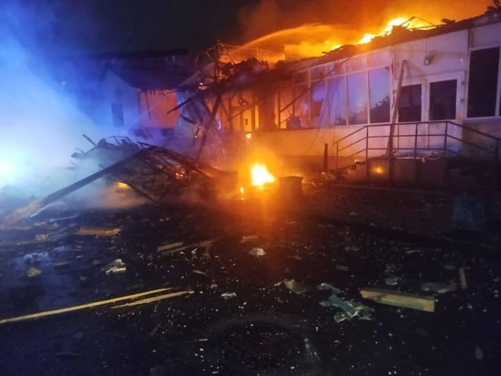 росіяни атакували Київщину: пожежі в приватному будинку та міні-маркеті