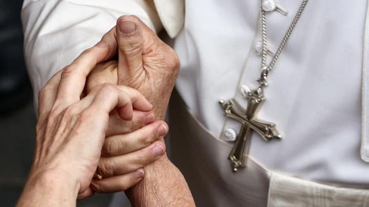 Папа Лев XIV критикує "бульбашку комфорту та розкоші", що оточує багату еліту