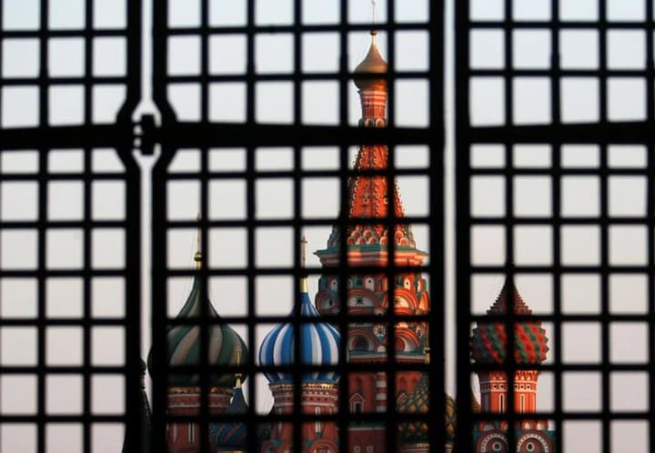 The Kremlin believes the peace process is being "blocked," while Russia is allegedly "ready for negotiations."