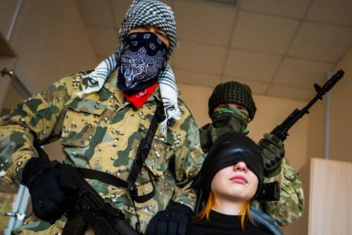 Віце-президент США підтвердив утримання ХАМАС 20 живих заручників, їх звільнять протягом 24 годин