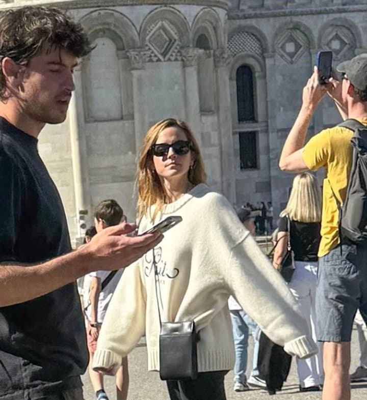 Емма Вотсон відпочиває в Пізі з невідомим чоловіком після спростування заручин