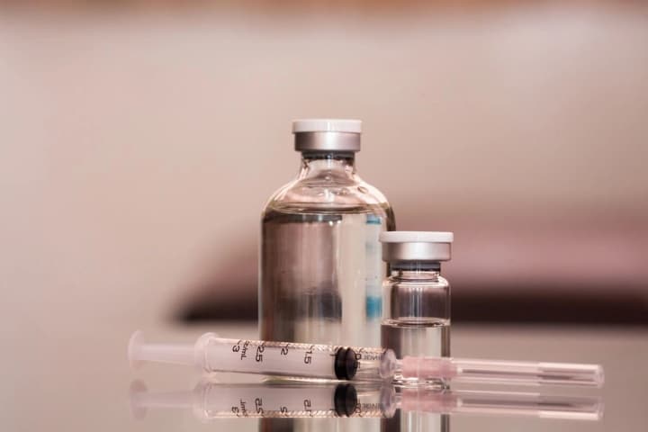 россия столкнулась с дефицитом вакцин от ветрянки и пяти опасных болезней - разведка