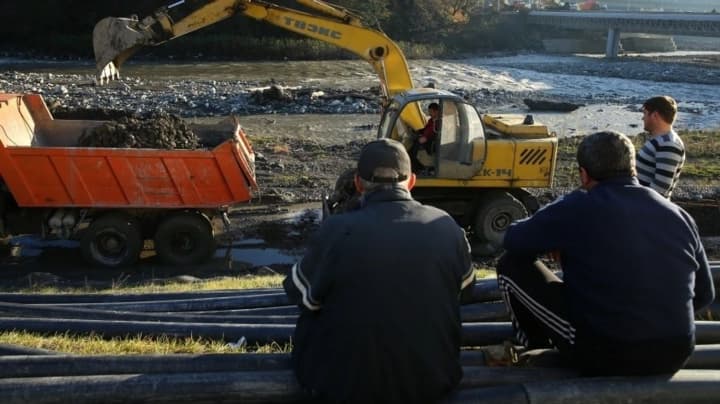 російські промислові гіганти масово переходять на скорочений робочий тиждень: у розвідці назвали причини