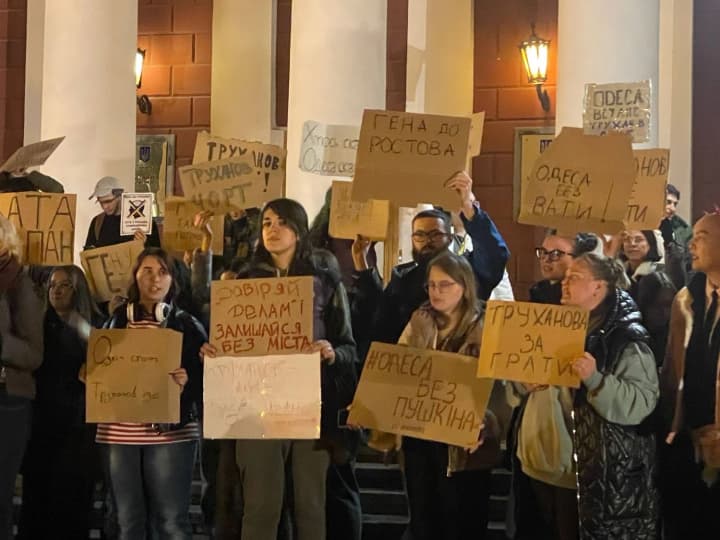"Vata is not power": Odesa residents held a rally near the city council against Trukhanov