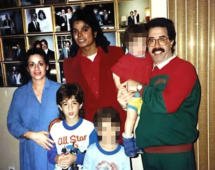 The Cascio family demands £160 million for Michael Jackson's sexual abuse of five children