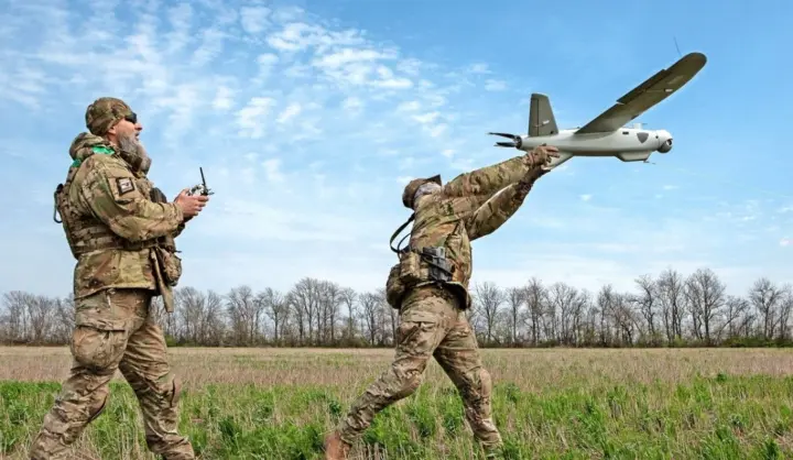 Україні потрібно більше дронів, щоб утримувати лінію фронту – Шмигаль