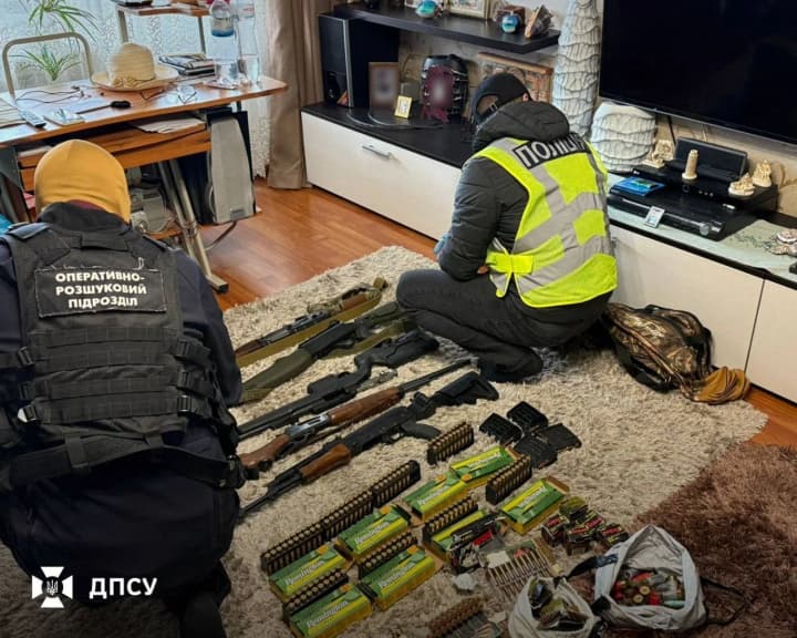 На Буковине пограничники разоблачили схему бегства за границу и оружие с боеприпасами: среди организаторов – заместитель городского головы