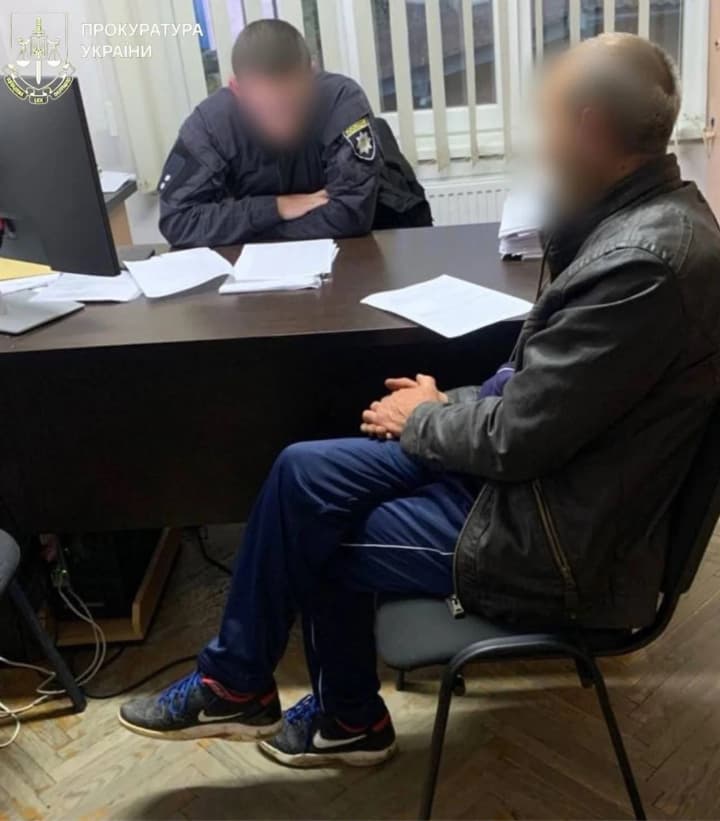 Прив'язав ланцюгом до автомобіля собаку та тягнув – правоохоронці повідомили про підозру чоловіку