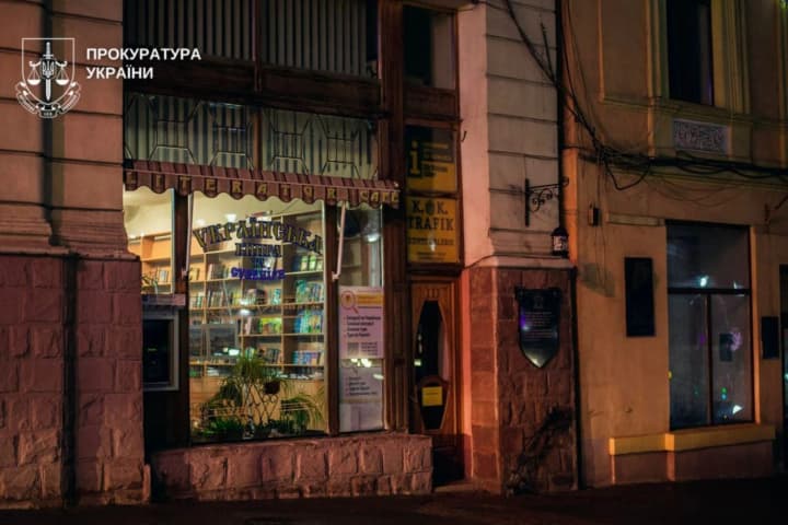 Прокуратура вернула общине Черновцов историческое здание, которое незаконно использовали под кафе