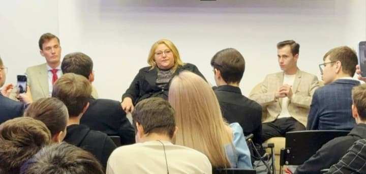 Пророссийский евродепутат от Румынии пригрозила "переломать ноги Зеленскому"