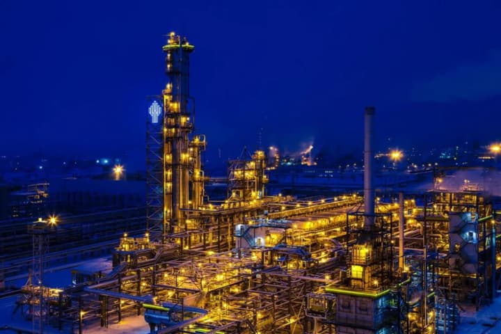 новокуйбишевський НПЗ повністю зупинив первинну переробку нафти після удару дрона - Reuters