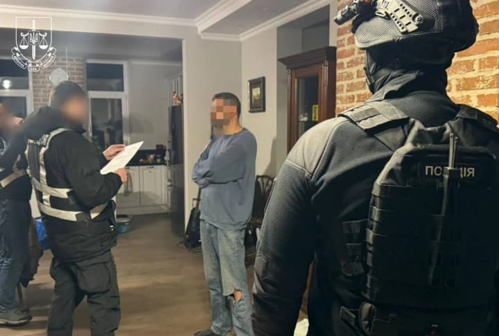 Ексдиректор "Молодого театру" Білоус отримав підозру у сексуальному насильстві щодо студенток