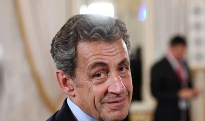 "An innocent man imprisoned": Nicolas Sarkozy arrived at prison to the singing of "La Marseillaise" by his supporters