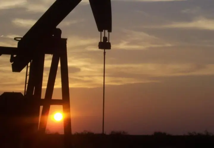 Крупнейший индийский НПЗ ищет поставки из Америки после санкций США против рф - Bloomberg