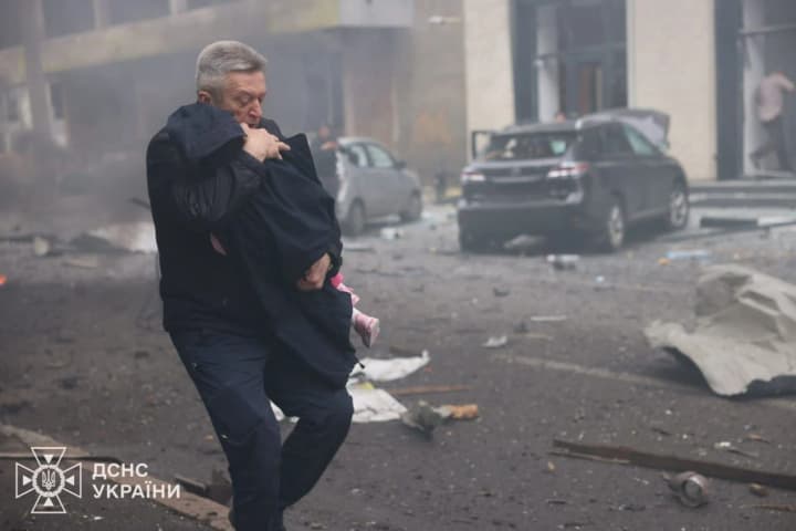 "Russia's spit in the face of everyone who insists on a peaceful solution": Zelenskyy reacted to the Russian drone attack on a kindergarten in Kharkiv