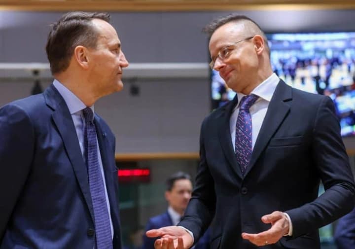 Dispute over Ukraine: a fierce exchange between the foreign ministers of Hungary and Poland on social media