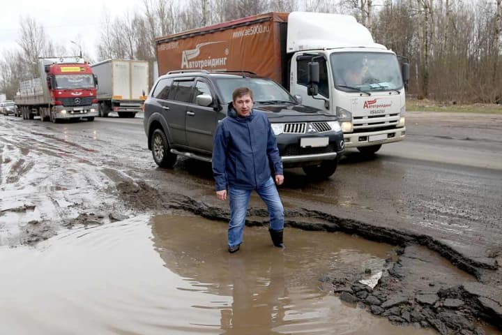 росія відкладає ремонти по всій країні через брак коштів: фінанси йдуть на війну