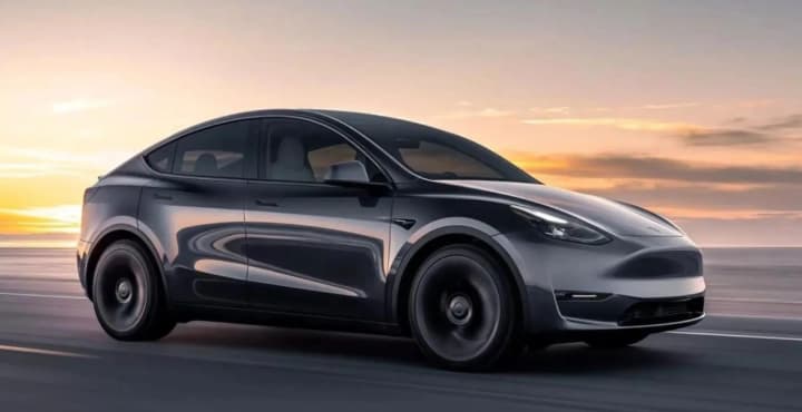 Tesla лидирует среди подержанных авто до 5 лет, импортированных в Украину в сентябре 2025 года