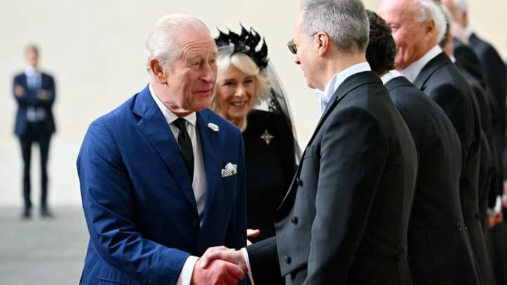 Король Чарльз III і королева Камілла прибули до Ватикану перед історичною зустріччю з Папою Римським