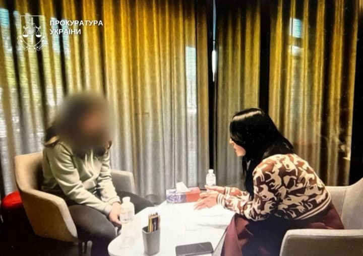 Допомагала співмешканцю ґвалтувати власну доньку: жінку судитимуть, прокурори наполягатимуть на найсуворішому покаранні