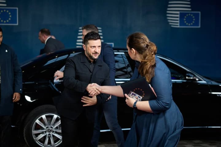 ЕС продолжит финансировать Украину до 2027 года и усилит санкции против России - Зеленский