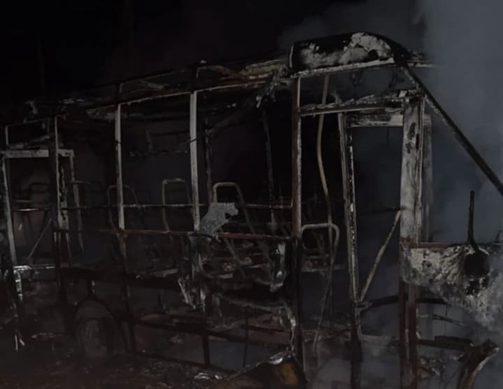 Сгорел дотла: российский дрон атаковал микроавтобус в Сумской области, пятеро раненых, среди них - ребенок