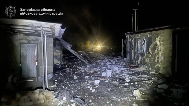 Ворог атакував Запорізький район: пошкоджено будинки та спортивний заклад, 1700 абонентів без світла