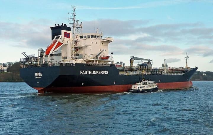 Baltic companies exposed fueling Russia's shadow fleet: investigation reveals hundreds of illegal operations - LRT