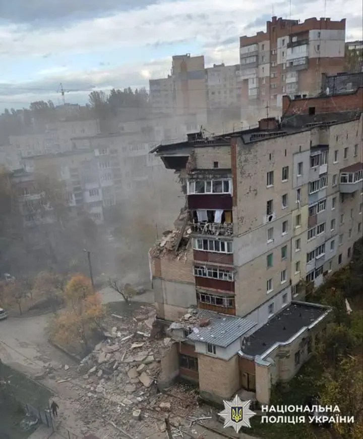В Хмельницком произошел взрыв в многоэтажке: предварительно, из-за газа, разрушено несколько этажей