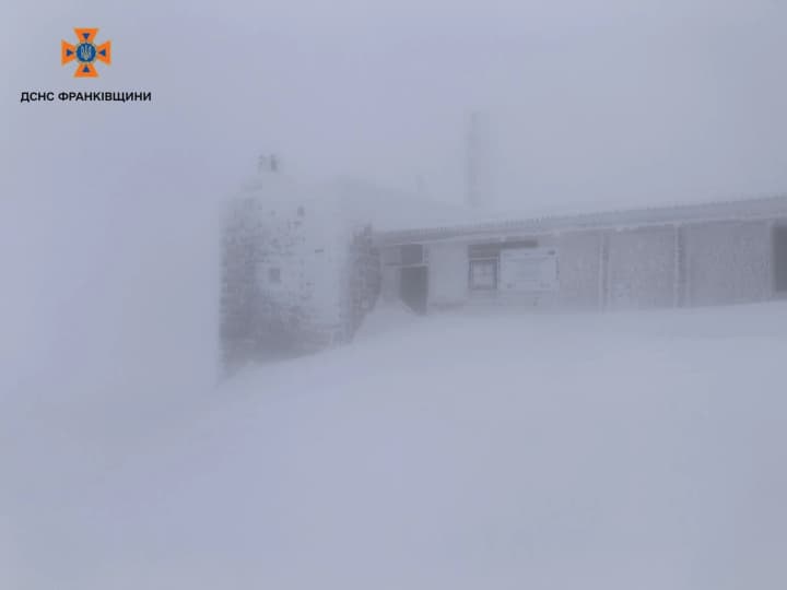 У Карпатах тримається мороз і намело до 80 см снігу