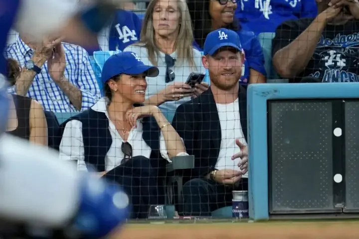 Меган Маркл и принц Гарри наслаждались свиданием, посетив игру Мировой серии-2025 в Лос-Анджелесе