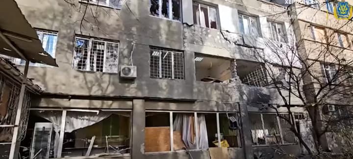 У Херсоні війська рф обстріляли дитячу лікарню, постраждали троє людей і дитина