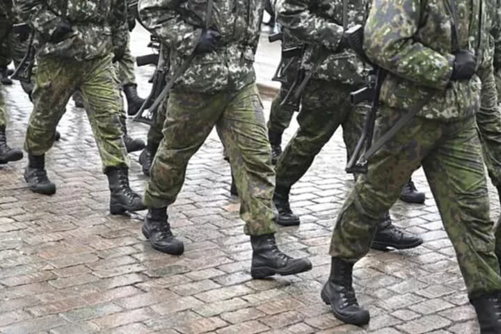 Регіони рф урізають соціальні програми заради премій військовим вербувальникам – розвідка України