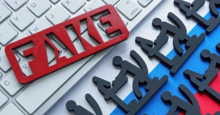 российская пропаганда распространяет фейк о задержании украинских беженцев за кражу из Лувра - ЦПД