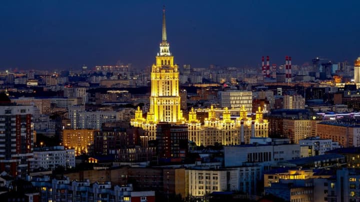 Вночі москва зазнала атаки безпілотників, кілька російських аеропортів призупинили роботу