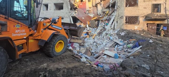 Удары рф по Запорожью 30 октября: 17 пострадавших, среди них - ребенок, один человек погиб