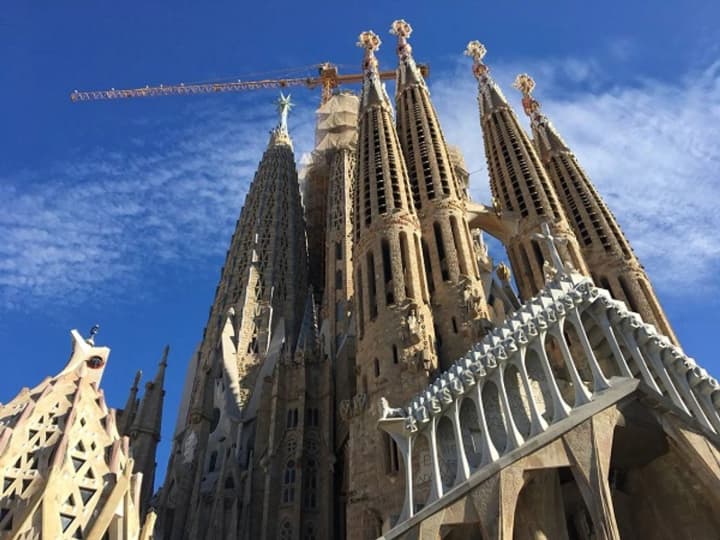 Испанская Саграда Фамилия в Барселоне стала самым высоким храмом в мире