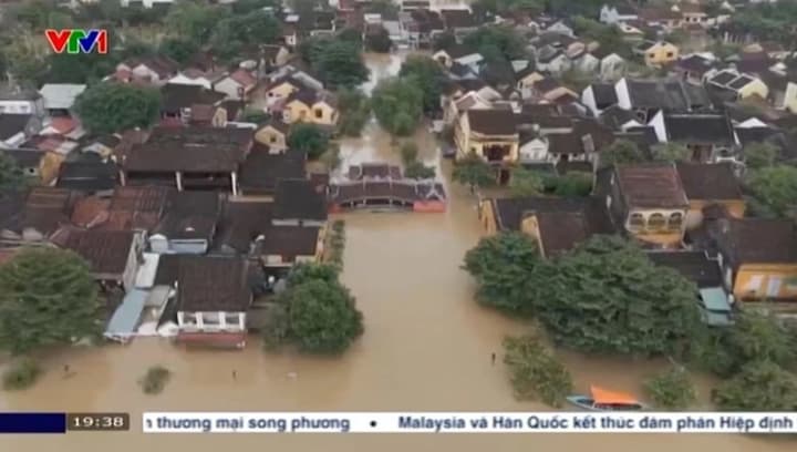 Floods in Vietnam: 13 dead, 11 missing, historic cities underwater