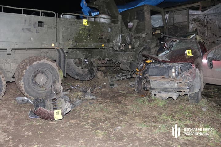 In Lviv region, a Nissan with military plates crashed into a truck: four servicemen died