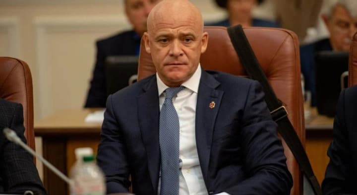 A session has begun in the Pechersk court to choose a pre-trial restraint for Trukhanov