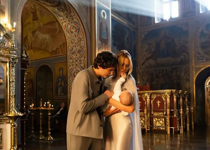 Телеведущая Леся Никитюк вместе с женихом покрестила сына