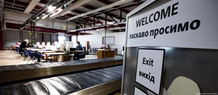 В Берлине закрывают крупнейшее убежище для украинских беженцев в бывшем аэропорту "Тегель"